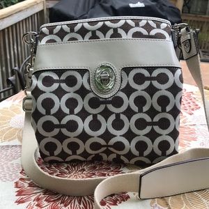Coach Messenger Crossbody in Blocked Signature